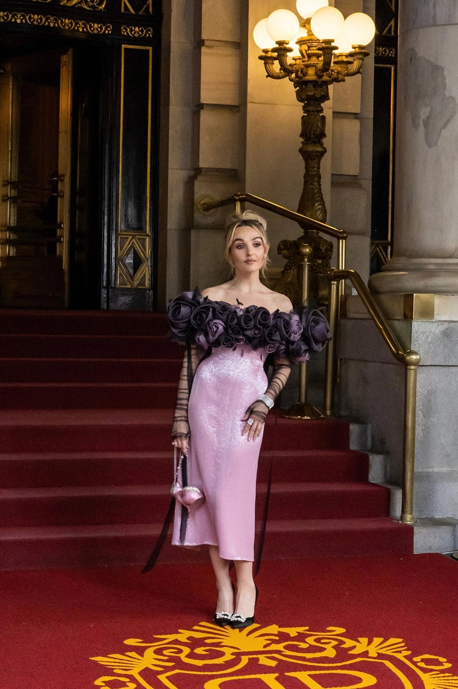 Chloe Fineman at Live sketch event by Deanna First at The Plaza Hotel x Met Gala Honoring Karl Lagerfeld celebrities fashion illustation
